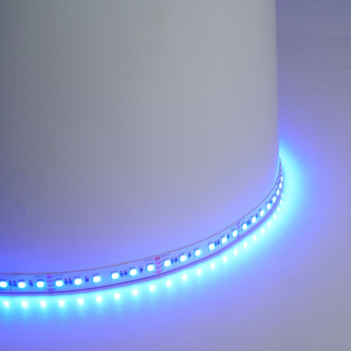 фото светодиодная лента feron ls501 11w/m 120led/m 3535smd rgb 5m 51823 | 220svet.ru
