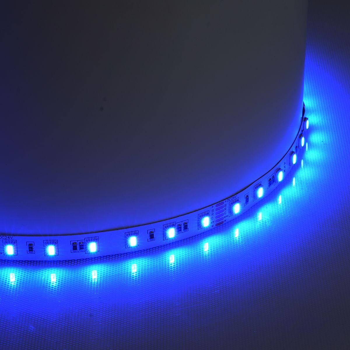 фото светодиодная лента feron 20w/m 60led/m 5050smd rgb+2300к+6500k 5m ls508 53336 | 220svet.ru