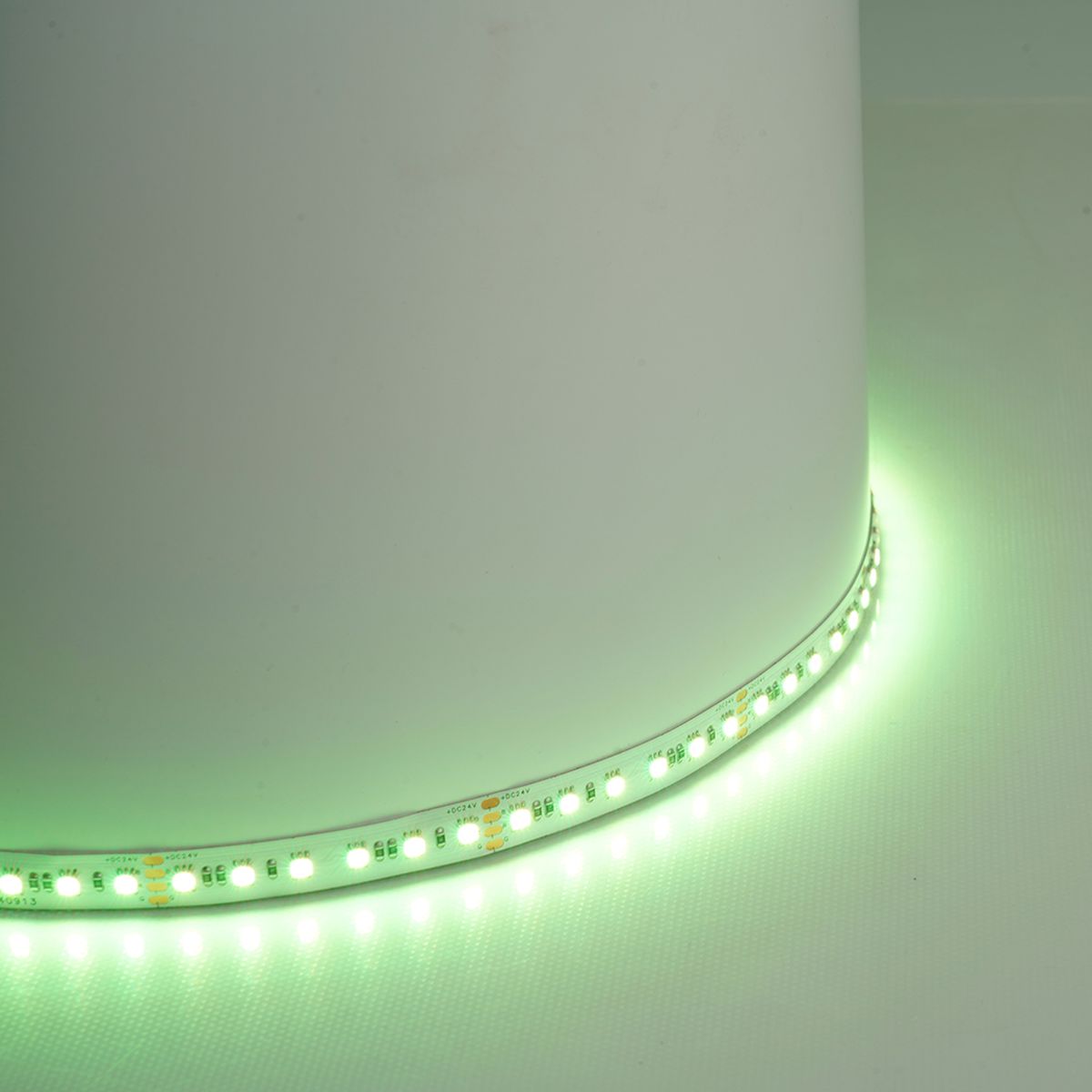 фото светодиодная лента feron ls501 11w/m 120led/m 3535smd rgb 5m 51823 | 220svet.ru